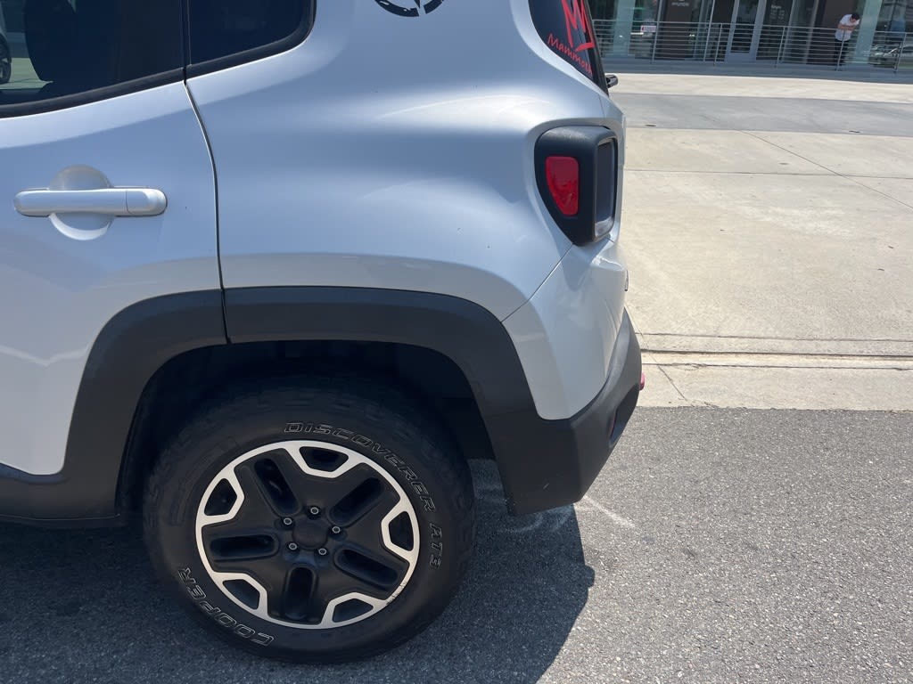 Thumbnail: 2015 Jeep Renegade - 15