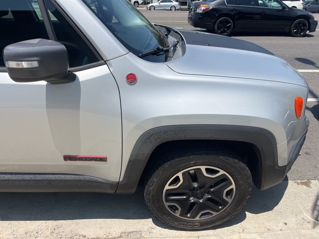 Thumbnail: 2015 Jeep Renegade - 25