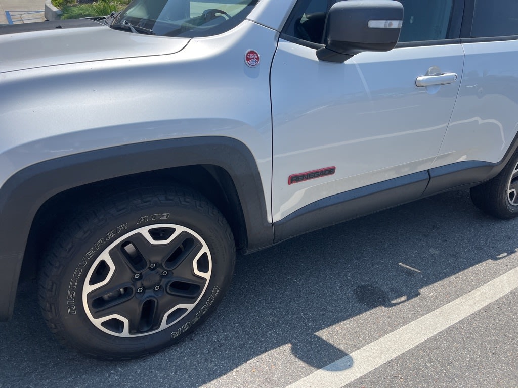 Thumbnail: 2015 Jeep Renegade - 12