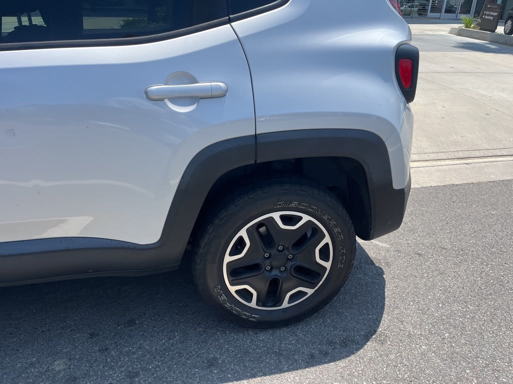 Thumbnail: 2015 Jeep Renegade - 6