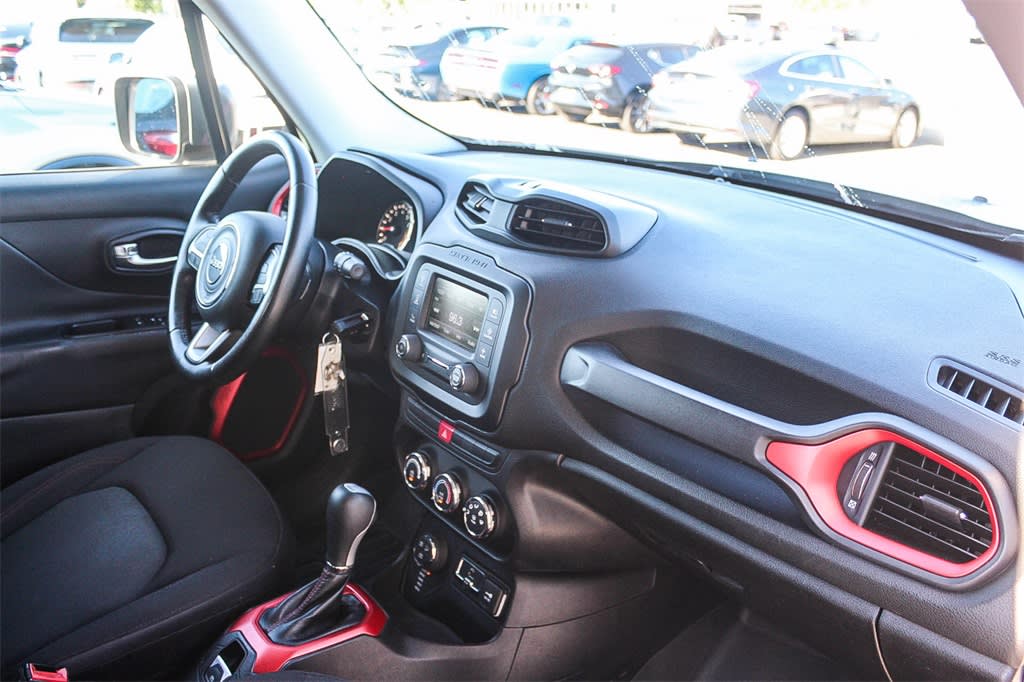 Thumbnail: 2015 Jeep Renegade - 11