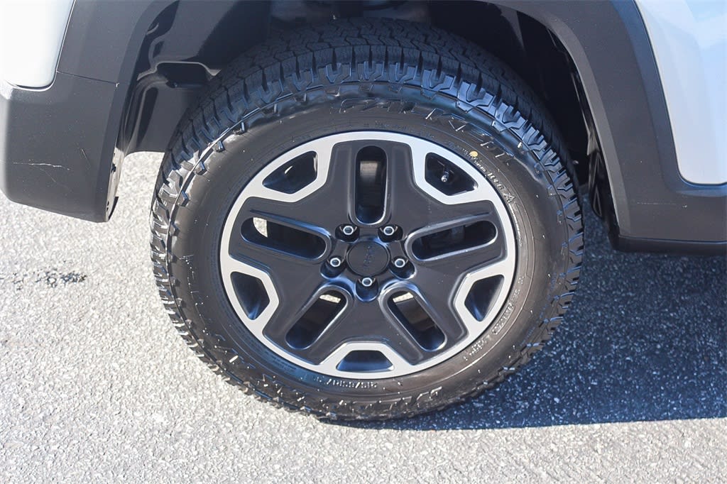 Thumbnail: 2015 Jeep Renegade - 7