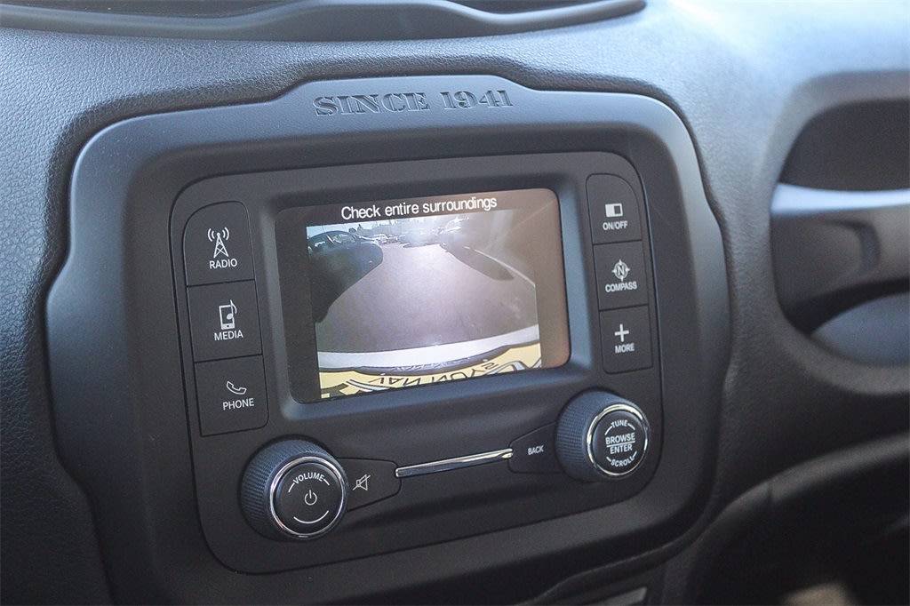 Thumbnail: 2015 Jeep Renegade - 25