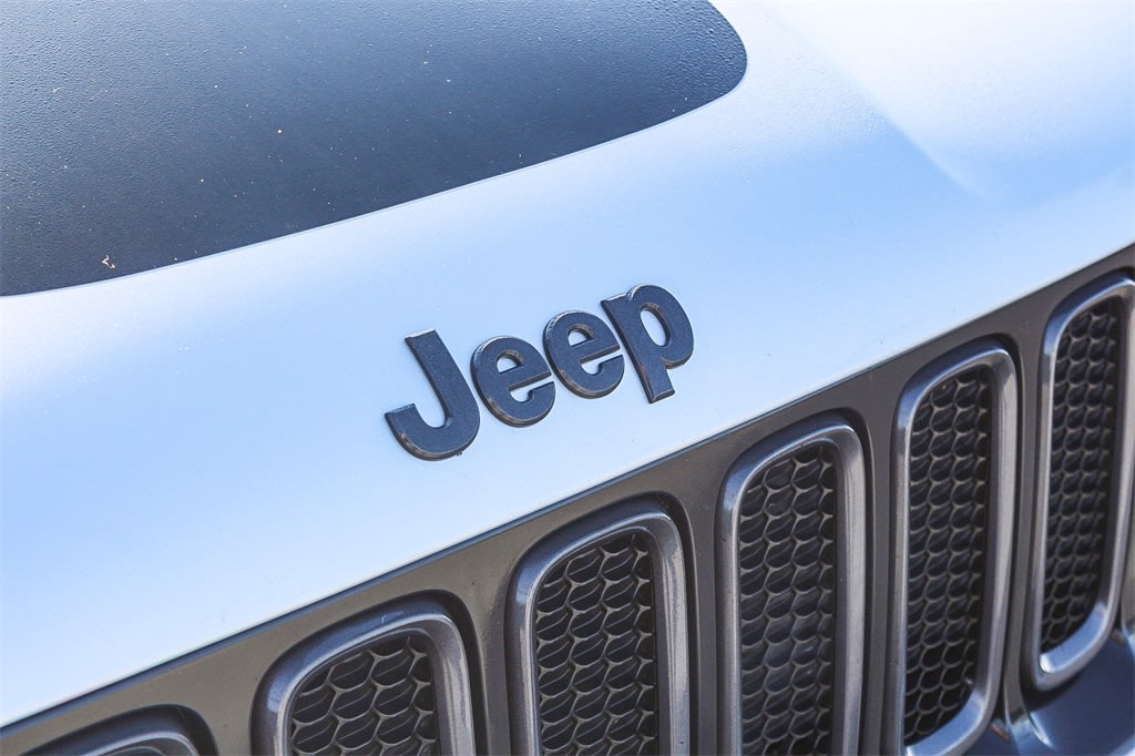 Thumbnail: 2015 Jeep Renegade - 22