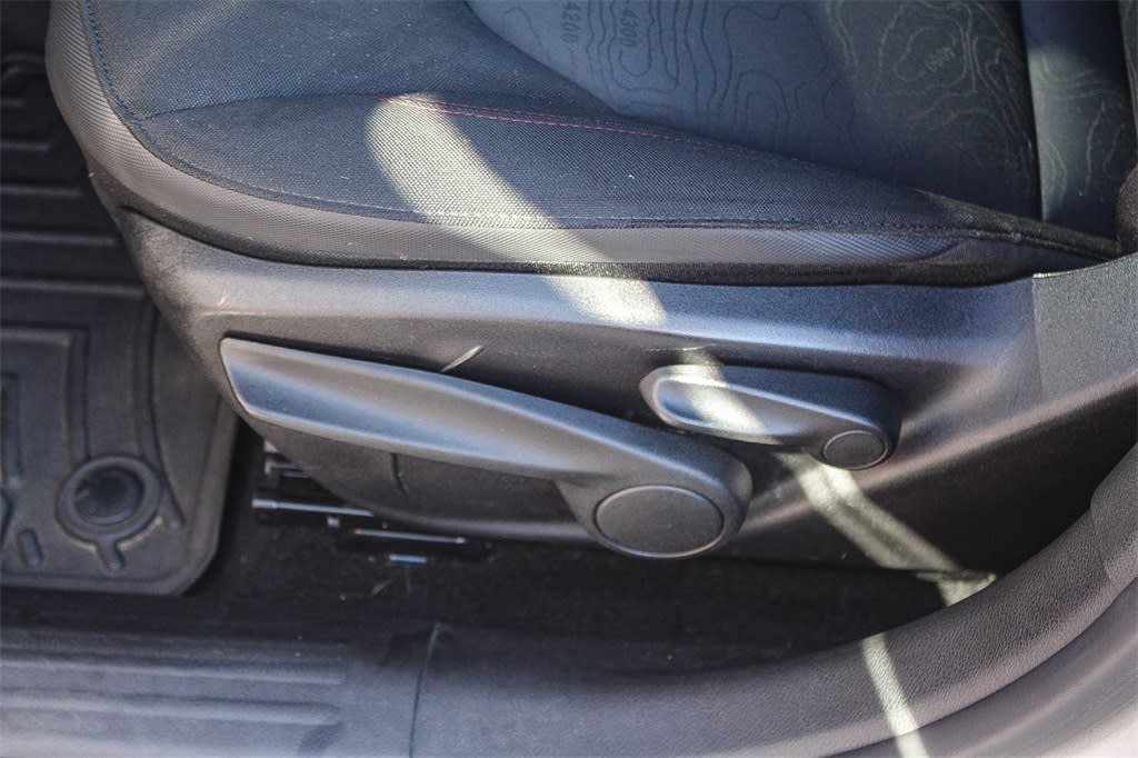 Thumbnail: 2015 Jeep Renegade - 24