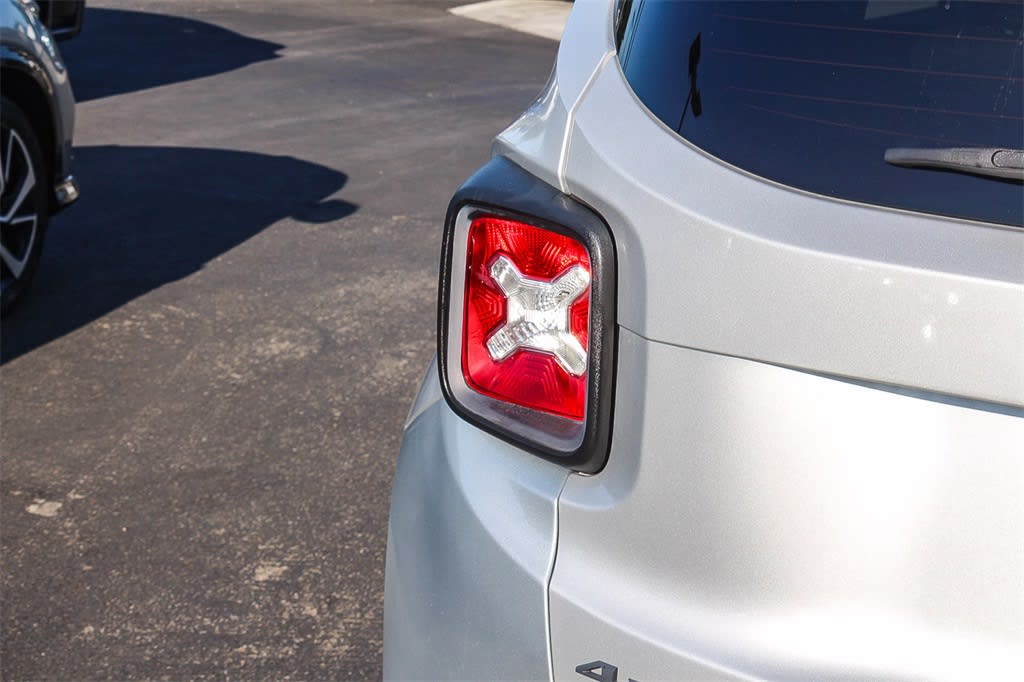 Thumbnail: 2015 Jeep Renegade - 17