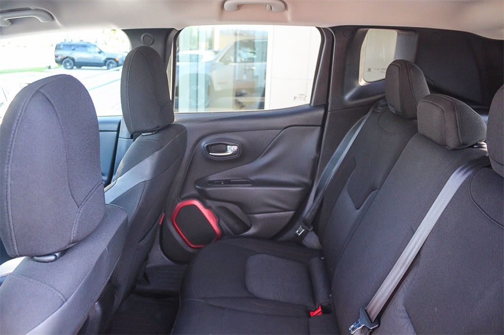 Thumbnail: 2015 Jeep Renegade - 10