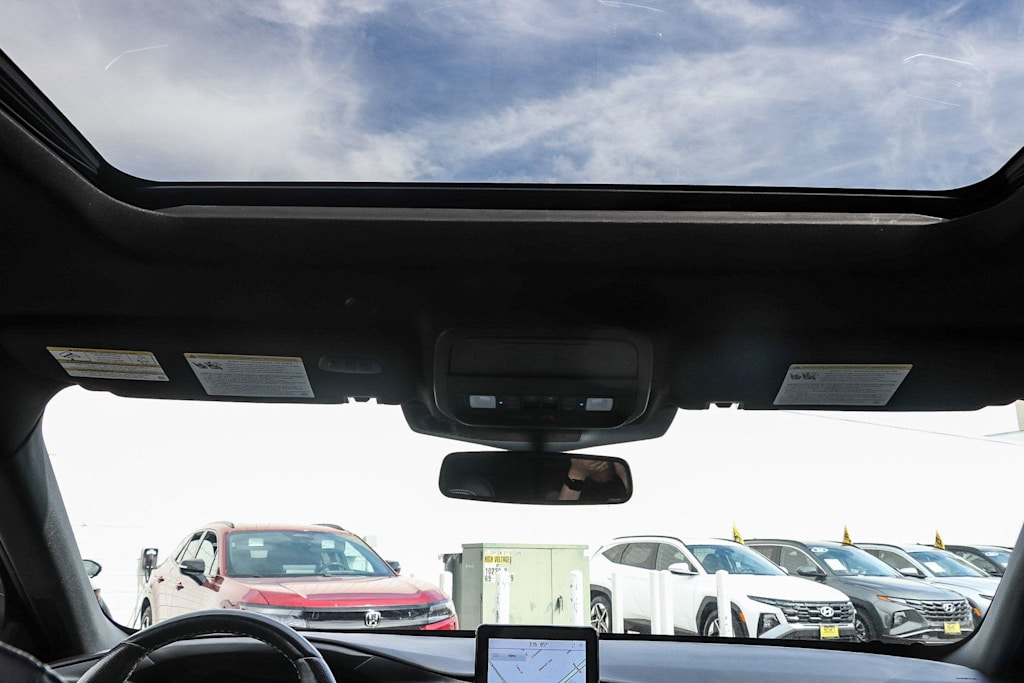 Thumbnail: 2021 Ford Explorer - 21