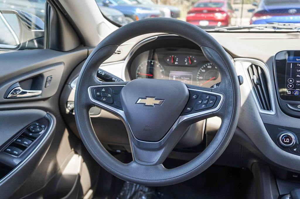 Thumbnail: 2022 Chevrolet Malibu - 9