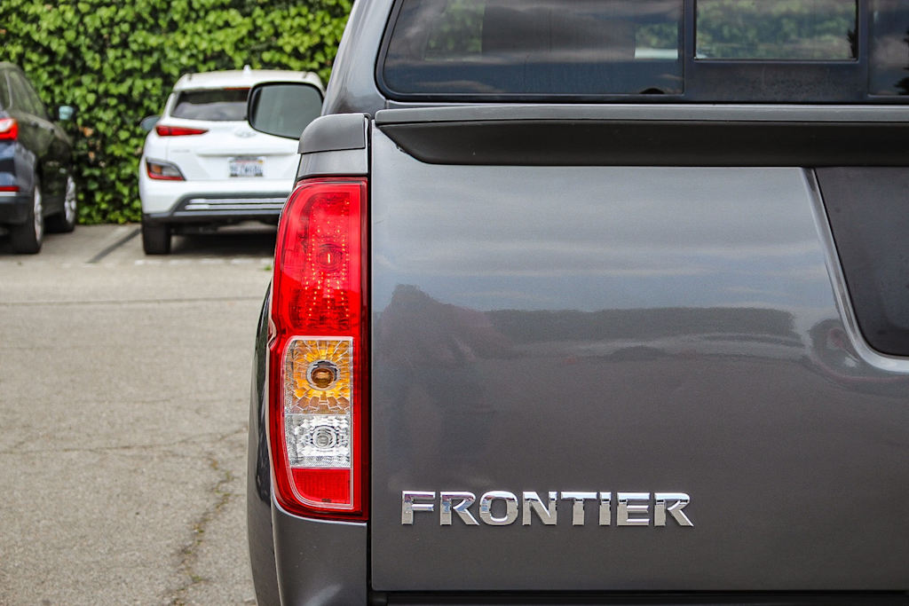 2019 Nissan Frontier SV 17