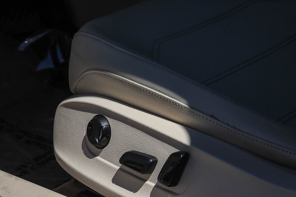 Thumbnail: 2015 Volkswagen Passat - 26