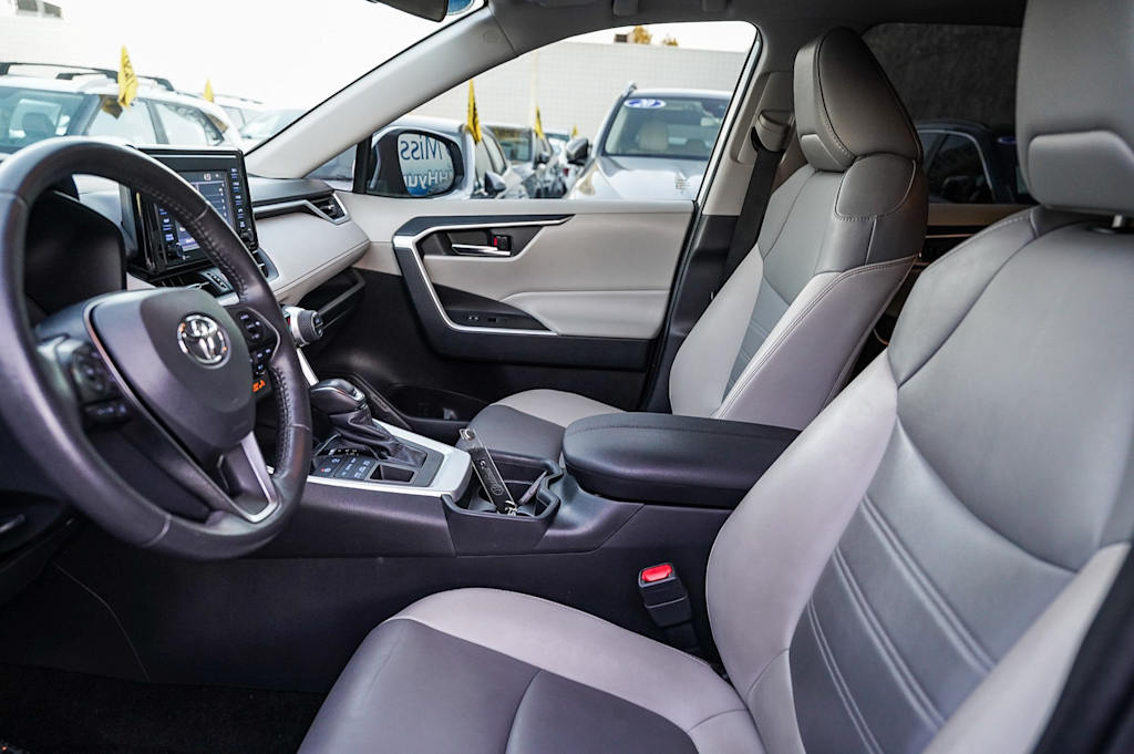 Thumbnail: 2020 Toyota RAV4 - 11