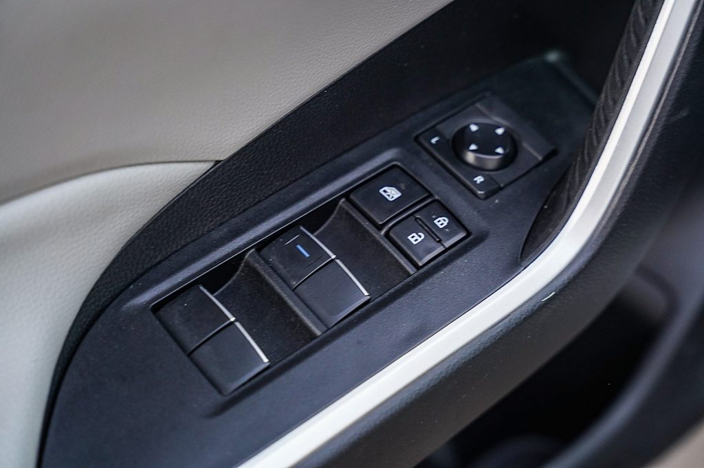 Thumbnail: 2020 Toyota RAV4 - 24