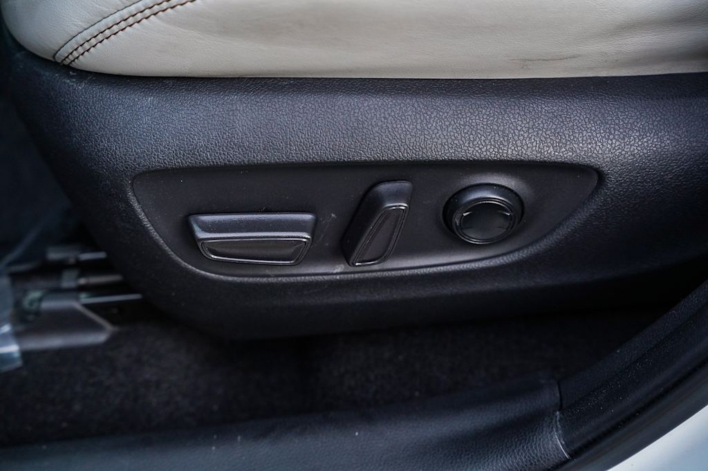 Thumbnail: 2020 Toyota RAV4 - 25