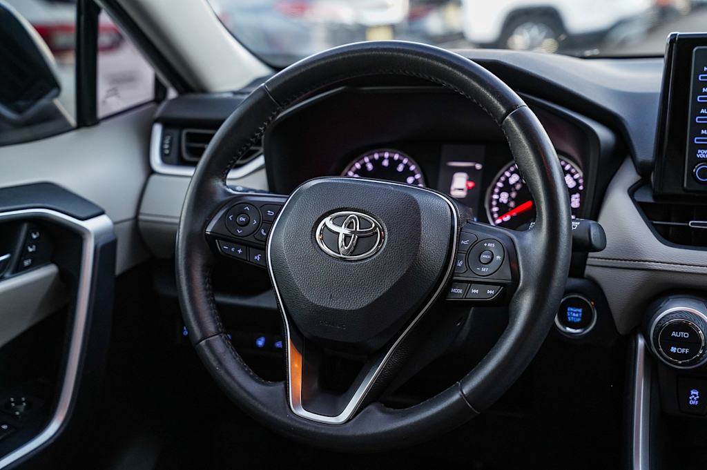 Thumbnail: 2020 Toyota RAV4 - 9