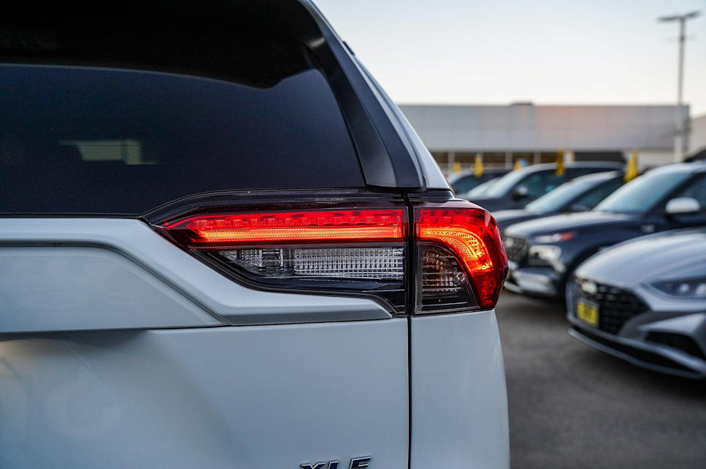 Thumbnail: 2020 Toyota RAV4 - 22