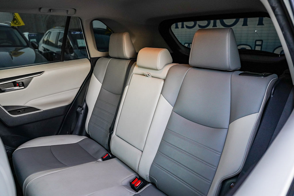 Thumbnail: 2020 Toyota RAV4 - 12