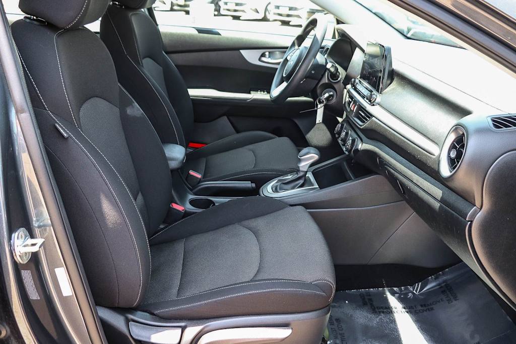 Thumbnail: 2023 Kia Forte - 9