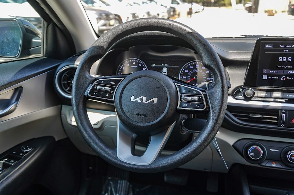 Thumbnail: 2023 Kia Forte - 9