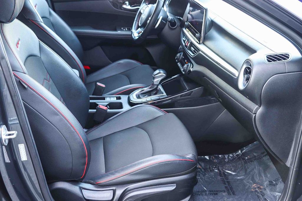 Thumbnail: 2023 Kia Forte - 9