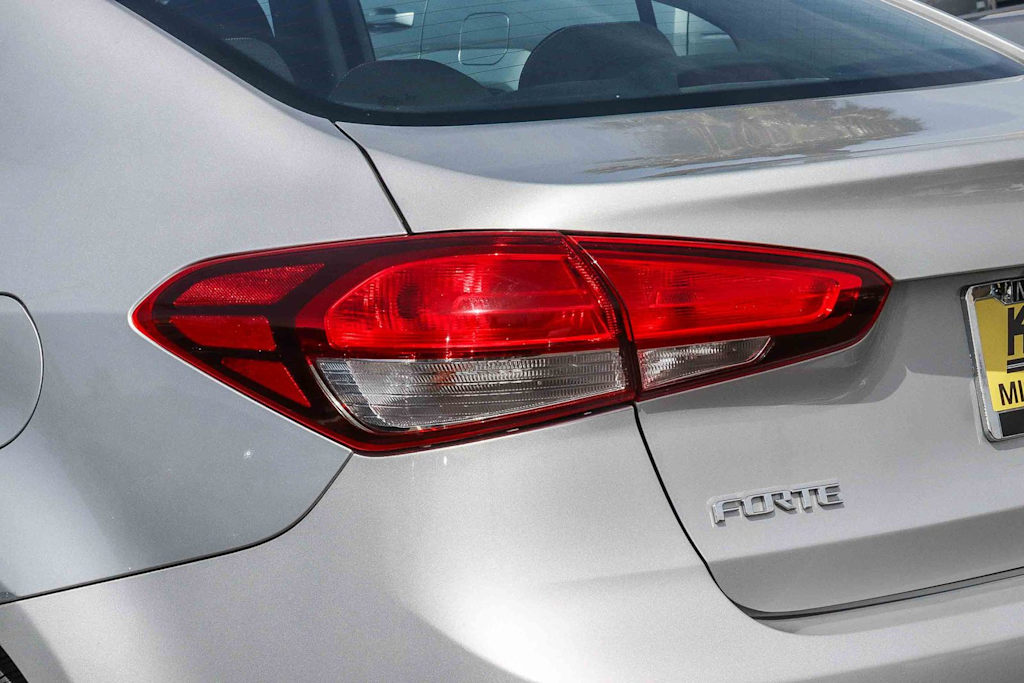 Thumbnail: 2017 Kia Forte - 22