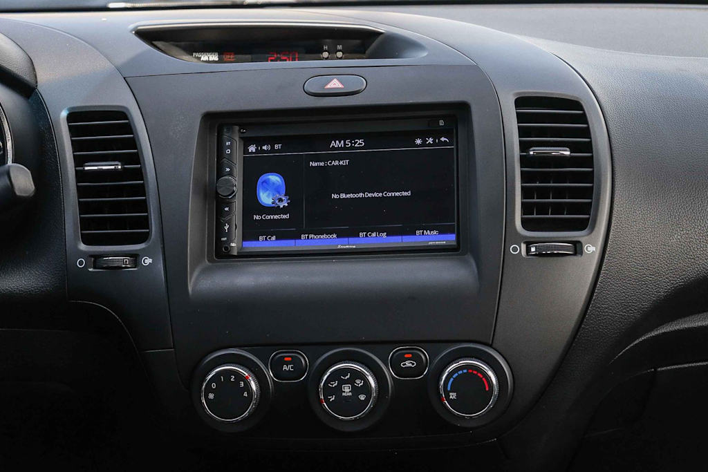 Thumbnail: 2017 Kia Forte - 13