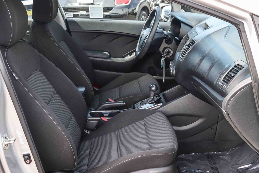 Thumbnail: 2017 Kia Forte - 9