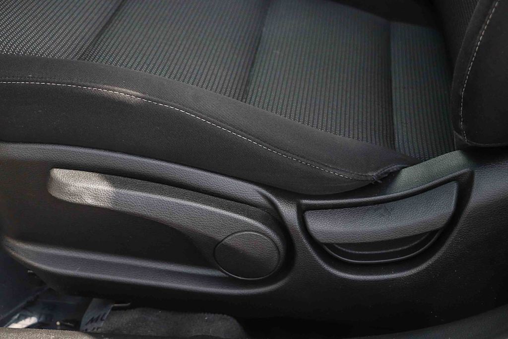 Thumbnail: 2017 Kia Forte - 23