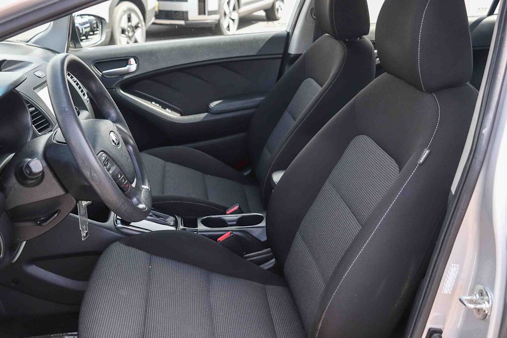 Thumbnail: 2017 Kia Forte - 10