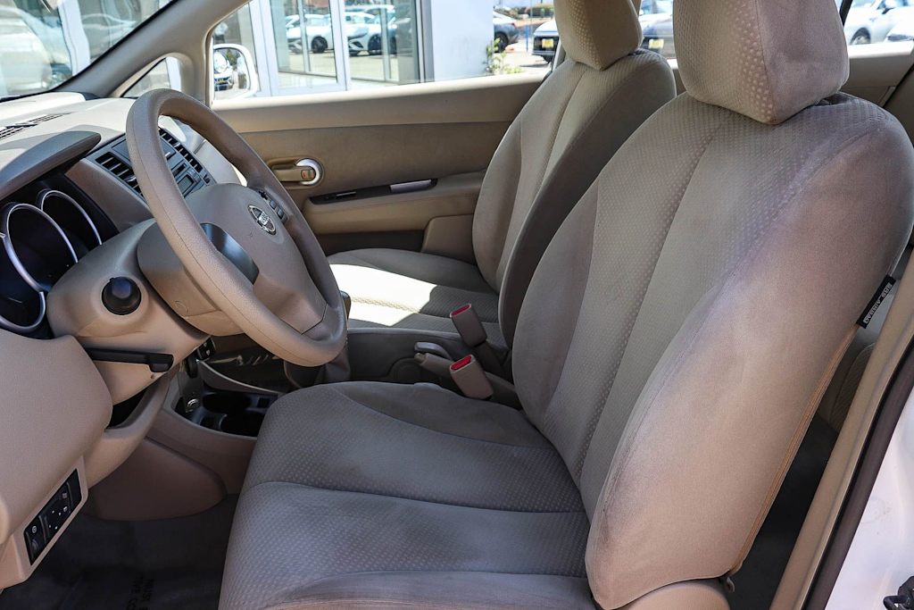 Thumbnail: 2010 Nissan Versa - 10