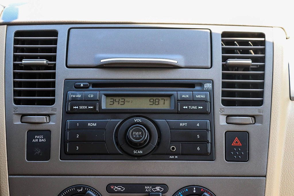 Thumbnail: 2010 Nissan Versa - 14
