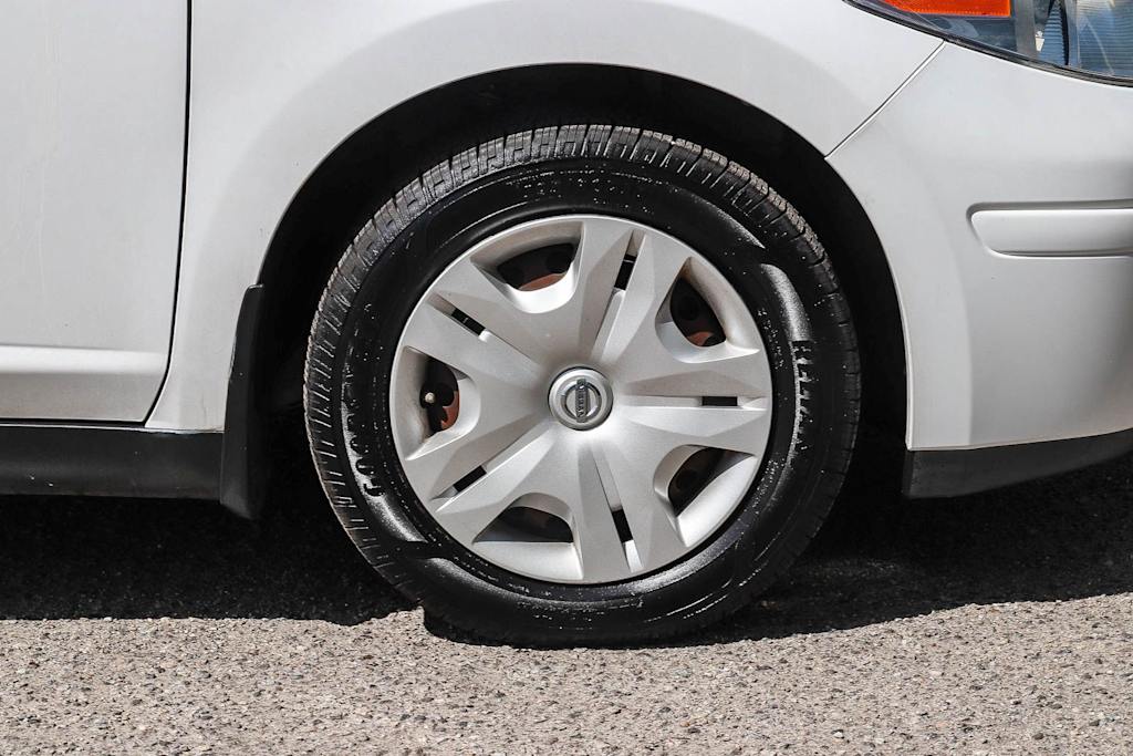 Thumbnail: 2010 Nissan Versa - 6