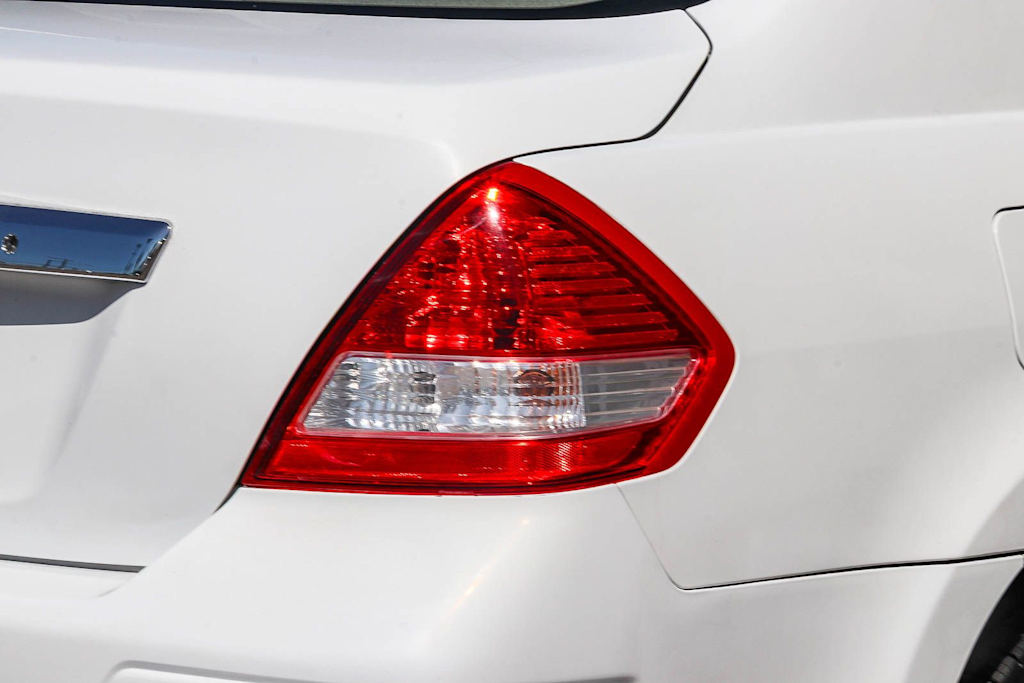 Thumbnail: 2010 Nissan Versa - 22