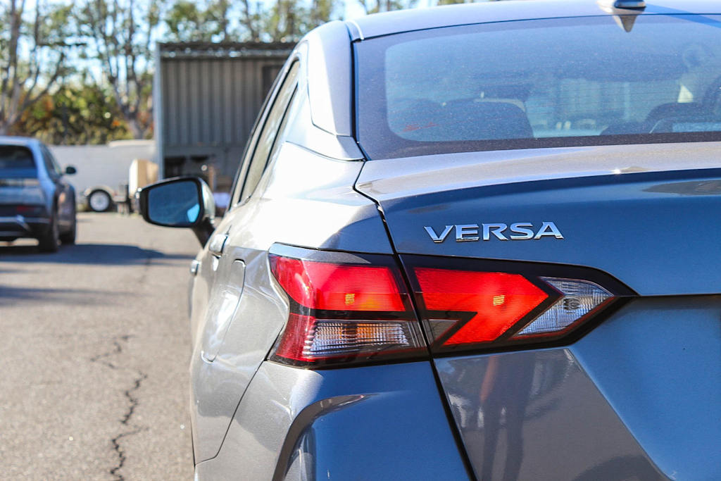 2021 Nissan Versa SV 19