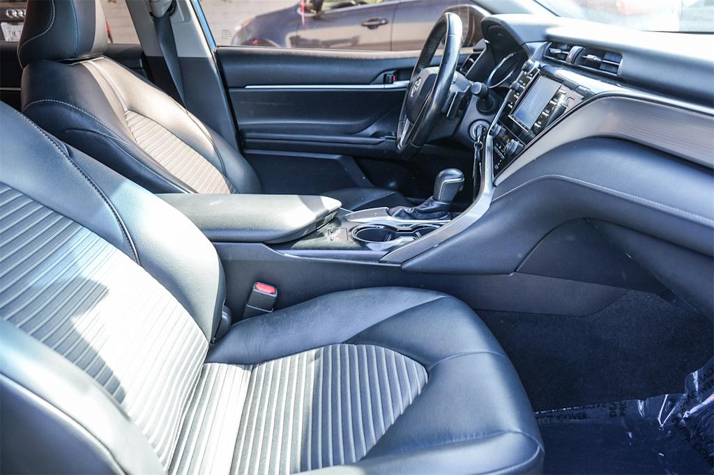 2019 Toyota Camry XLE 9