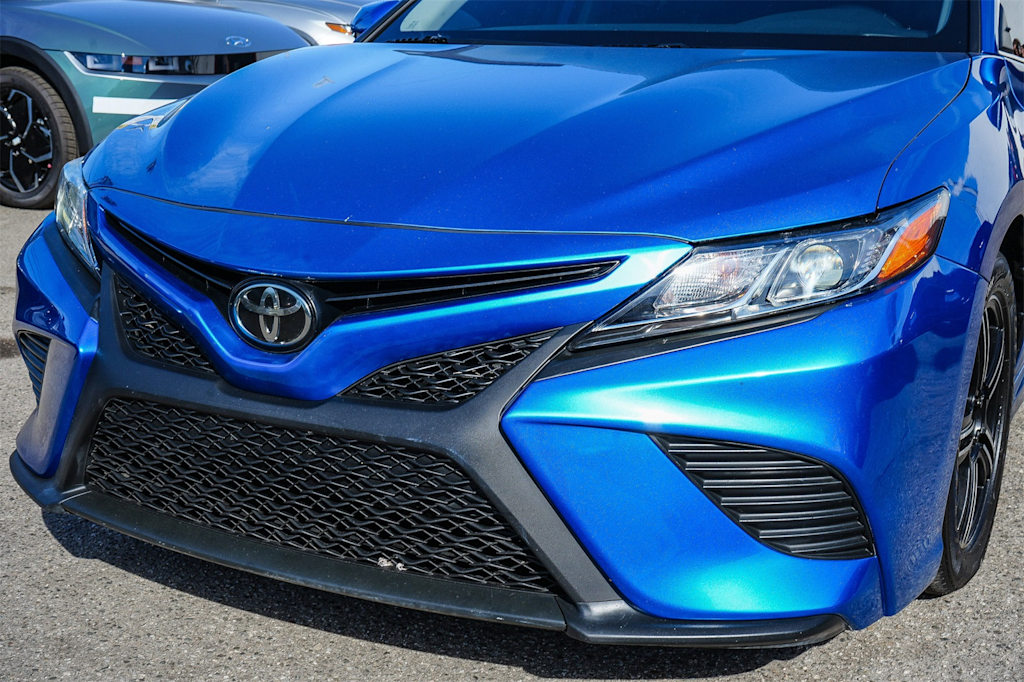 2019 Toyota Camry XLE 19