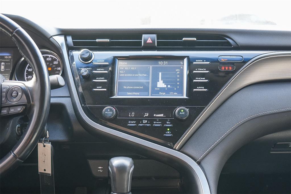 2019 Toyota Camry XLE 12