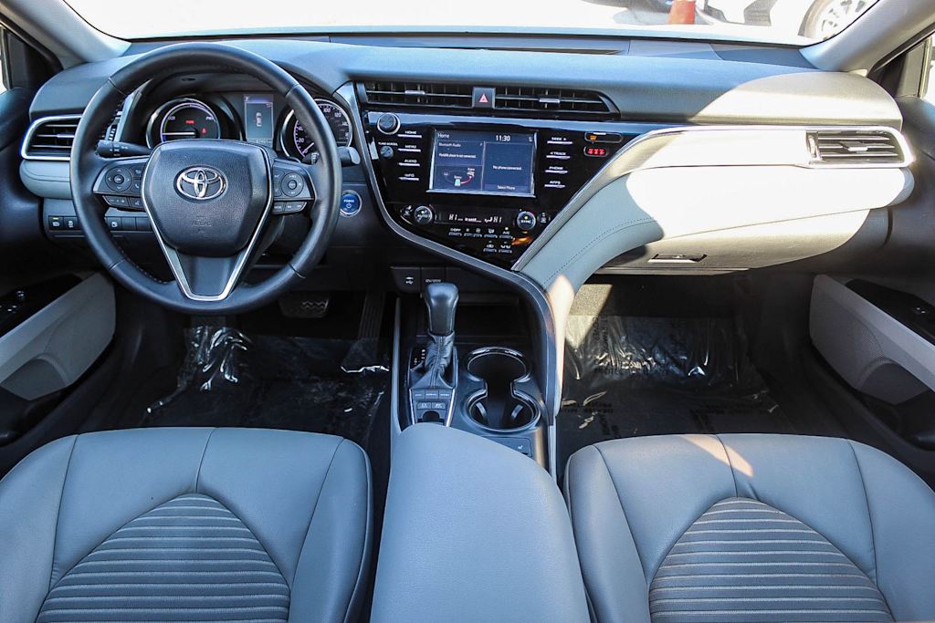 2018 Toyota Camry SE 2