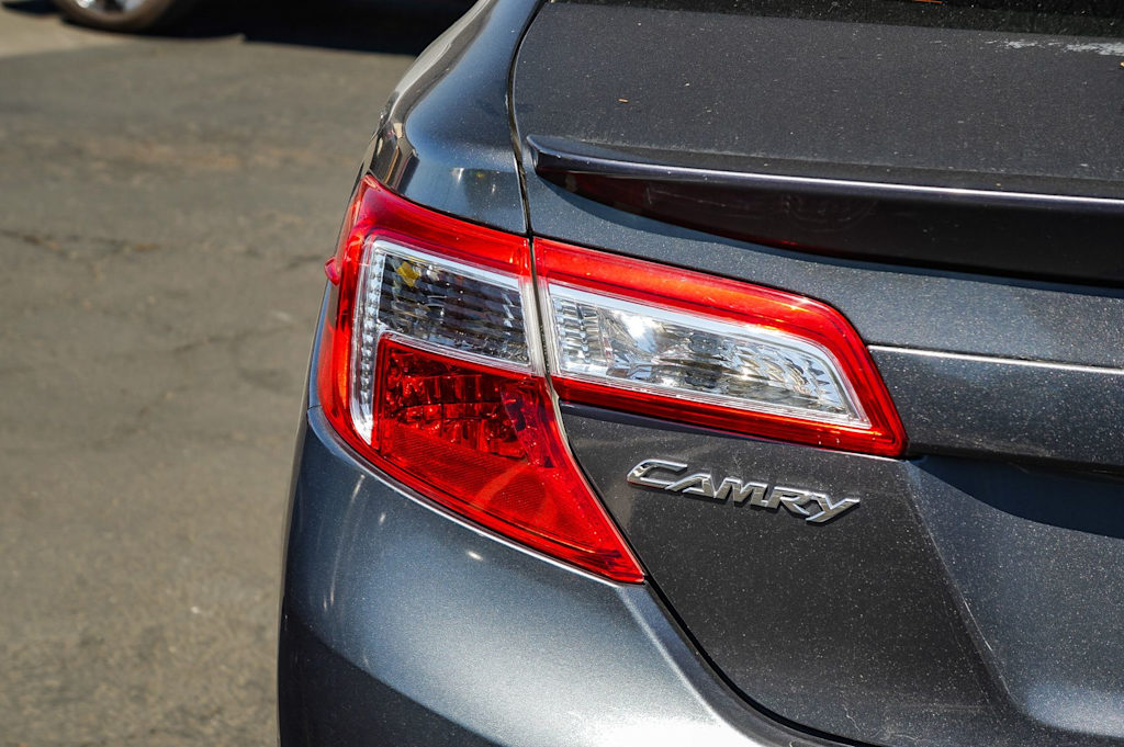 Thumbnail: 2013 Toyota Camry - 10