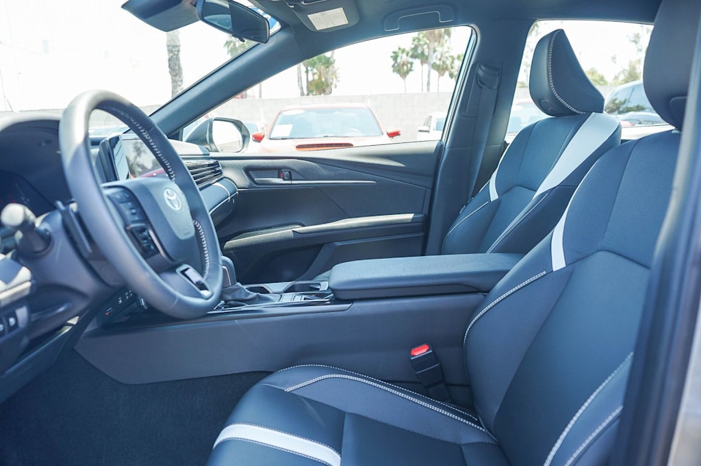 Thumbnail: 2025 Toyota Camry - 10