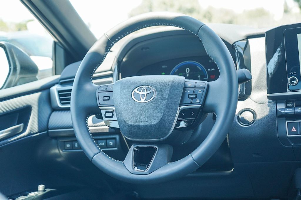 Thumbnail: 2025 Toyota Camry - 12