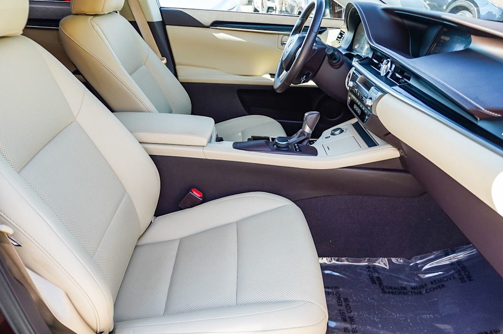 Thumbnail: 2016 Lexus ES - 10