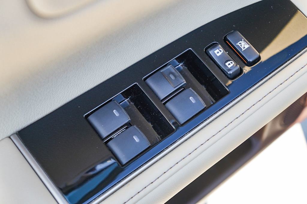 Thumbnail: 2016 Lexus ES - 27