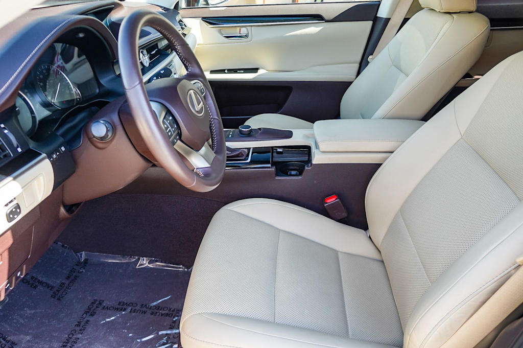 Thumbnail: 2016 Lexus ES - 11