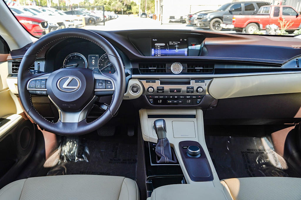 Thumbnail: 2016 Lexus ES - 2