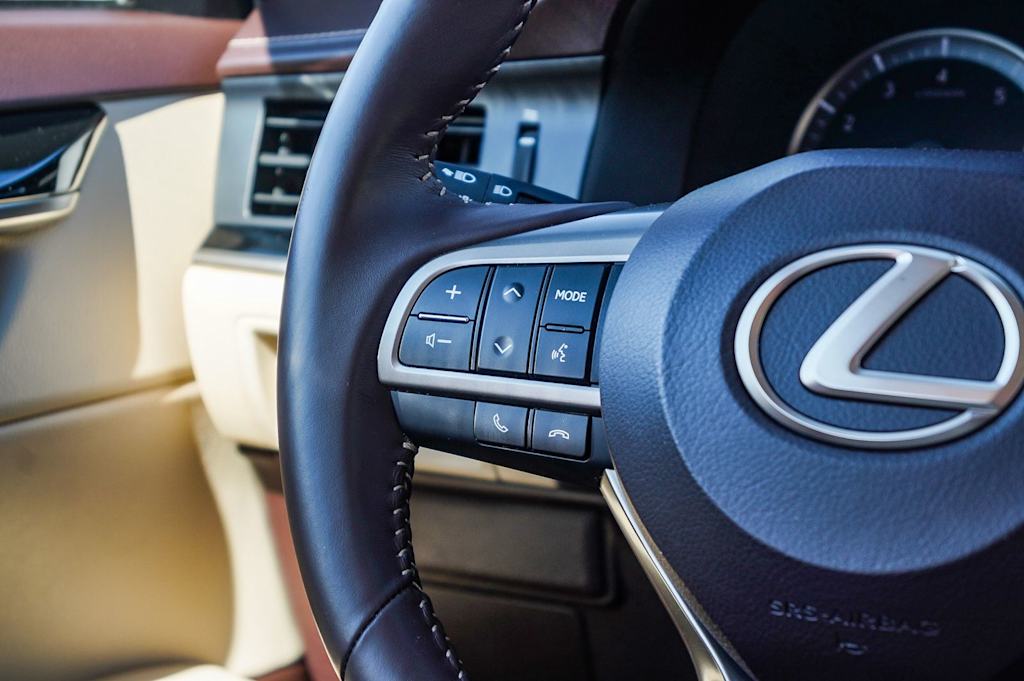Thumbnail: 2016 Lexus ES - 24