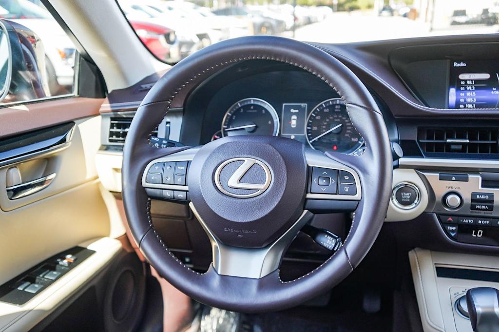 Thumbnail: 2016 Lexus ES - 9
