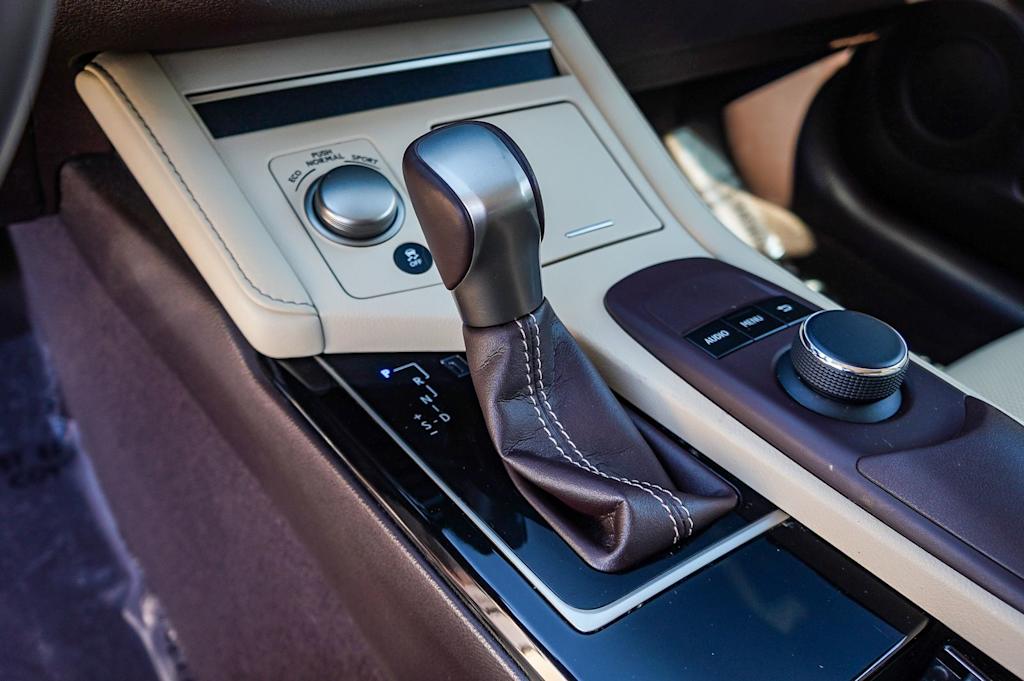 Thumbnail: 2016 Lexus ES - 14