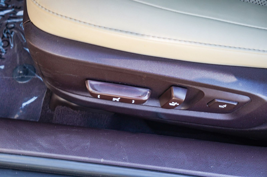 Thumbnail: 2016 Lexus ES - 28