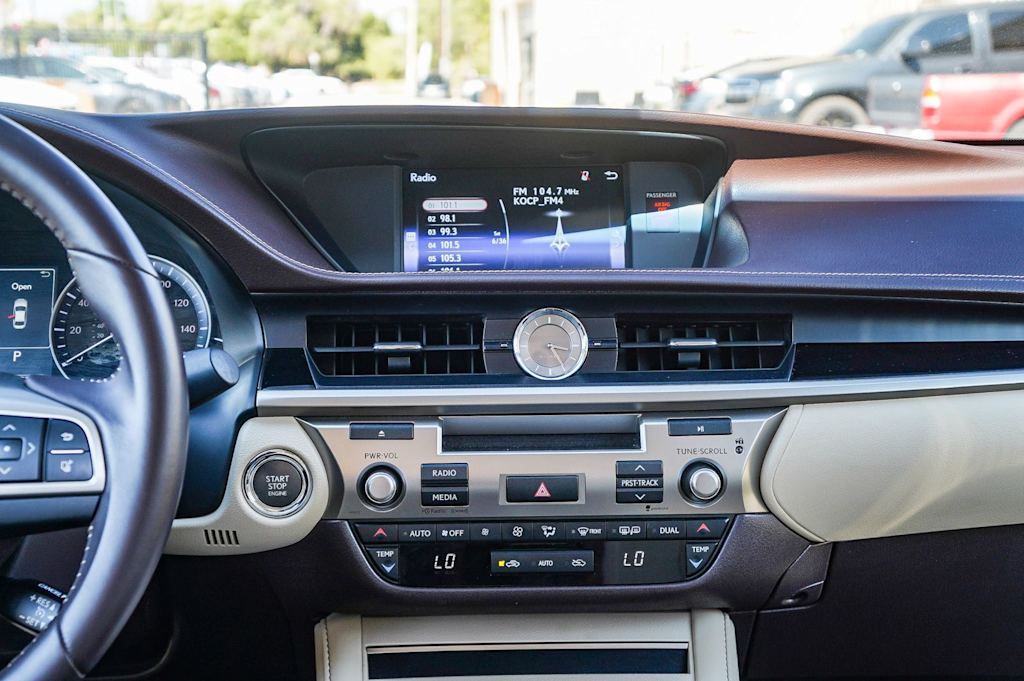 Thumbnail: 2016 Lexus ES - 13